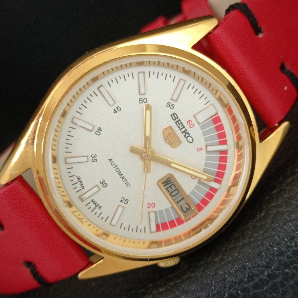 Vintage 1970 Seiko Automatic Mens Gold Watch WDaydate  White Accents